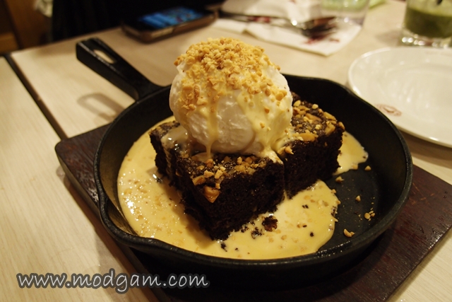 Sizzling Brownie with Ice-cream 